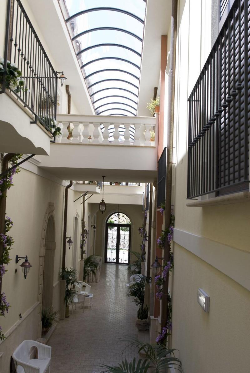 Aparthotel Palazzo Reginella Bovalino Marina Zewnętrze zdjęcie