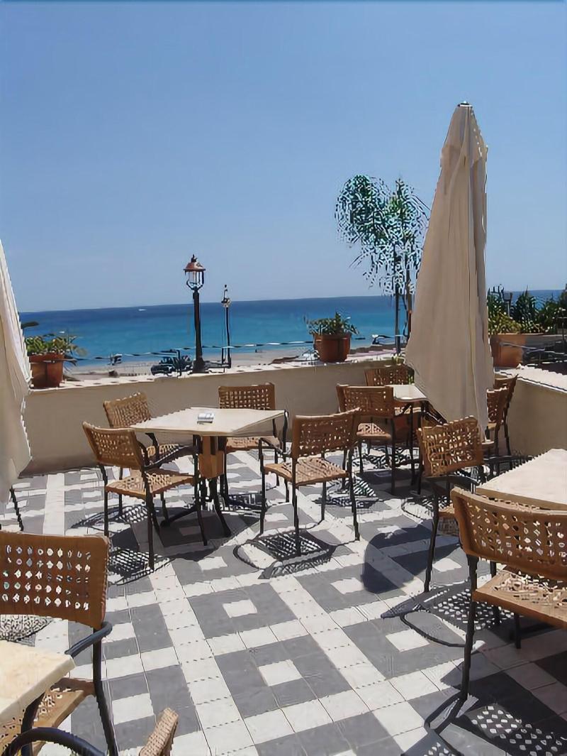 Aparthotel Palazzo Reginella Bovalino Marina Zewnętrze zdjęcie