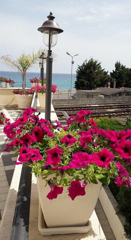 Aparthotel Palazzo Reginella Bovalino Marina Zewnętrze zdjęcie